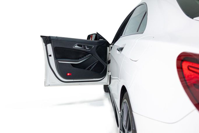 Подержанный Mercedes-Benz CLA AMG 45 AMG I (C117, X117) Рестайлинг, 2.0 л, 2018 в Дубае от The Car Superstore Белый цвет. Other | AUTO.AE