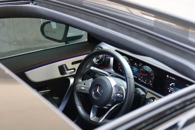 Mercedes-Benz CLA 200 II (C118, X118) Рестайлинг, 2023 седан эконом класса в Дубае от Alligator Car Rental белый цвет | AUTO.AE