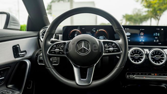 Подержанный Mercedes-Benz CLA 250 II (C118, X118) Рестайлинг, 2.0 л, 2023 в Дубае от Milele Белый цвет. Other | AUTO.AE