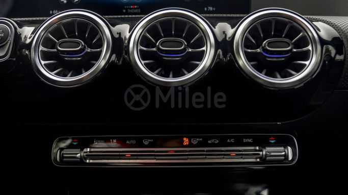 Подержанный Mercedes-Benz CLA 250 II (C118, X118) Рестайлинг, 2.0 л, 2023 в Дубае от Milele Белый цвет. Other | AUTO.AE