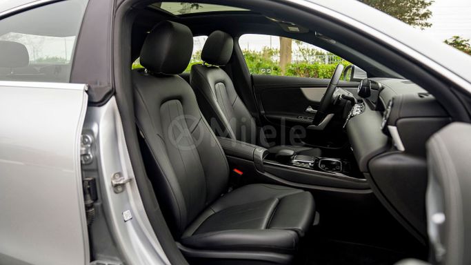 Подержанный Mercedes-Benz CLA 250 II (C118, X118) Рестайлинг, 2.0 л, 2023 в Дубае от Milele Белый цвет. Other | AUTO.AE