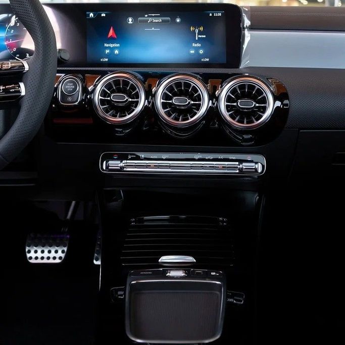 Новый Mercedes-Benz CLA 200 II (C118, X118) Рестайлинг, 1.3 л, 2025 в Дубае от Q Motors Черный цвет. GCC | AUTO.AE