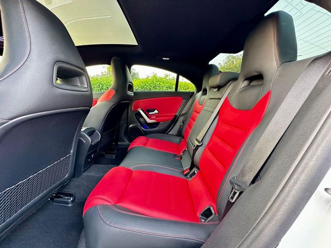 Подержанный Mercedes-Benz CLA 250 II (C118, X118) Рестайлинг, 2.0 л, 2024 в Дубае от Express Motors Белый цвет. Корейская | AUTO.AE