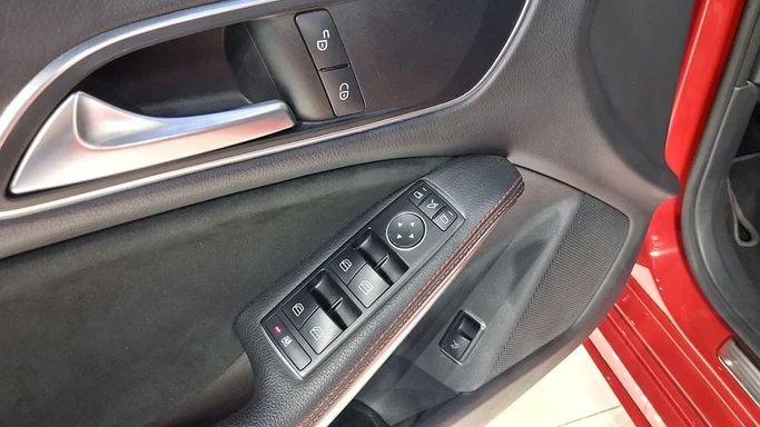 Подержанный Mercedes-Benz CLA 250 I (C117, X117) Рестайлинг, 2.0 л, 2017 в Дубае от Hot Wheel Used Motors Красный цвет. GCC | AUTO.AE