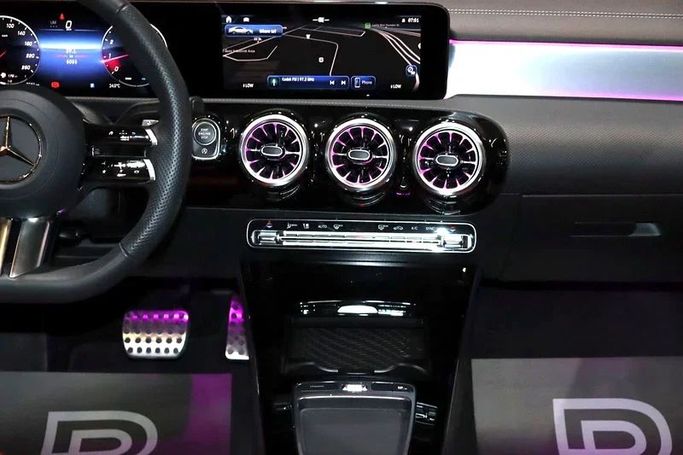 Новый Mercedes-Benz CLA 250 II (C118, X118) Рестайлинг, 2.0 л, 2025 в Дубае от Billionaire Motors Черный цвет. GCC | AUTO.AE