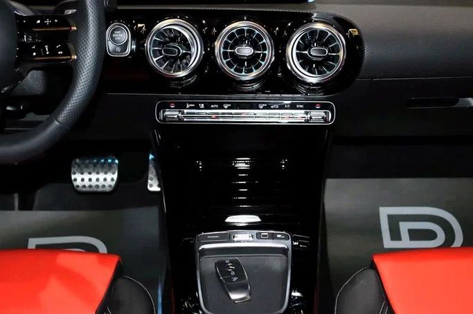 Новый Mercedes-Benz CLA 250 II (C118, X118) Рестайлинг, 2.0 л, 2025 в Дубае от Billionaire Motors Серый цвет. GCC | AUTO.AE