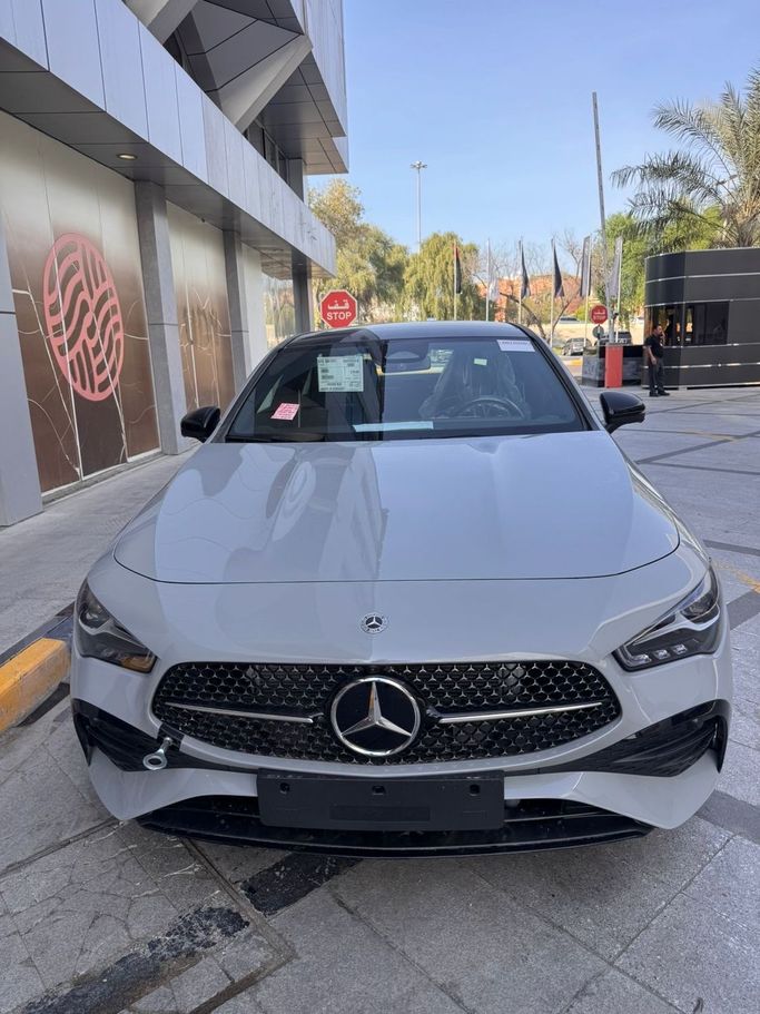 جديدة Mercedes-Benz CLA 200 عملية فيس ليفت II (C118، X118), 1.3 l, 2026 في في دبي، اللون لون آخر. مواصفات الخليج | AUTO.AE