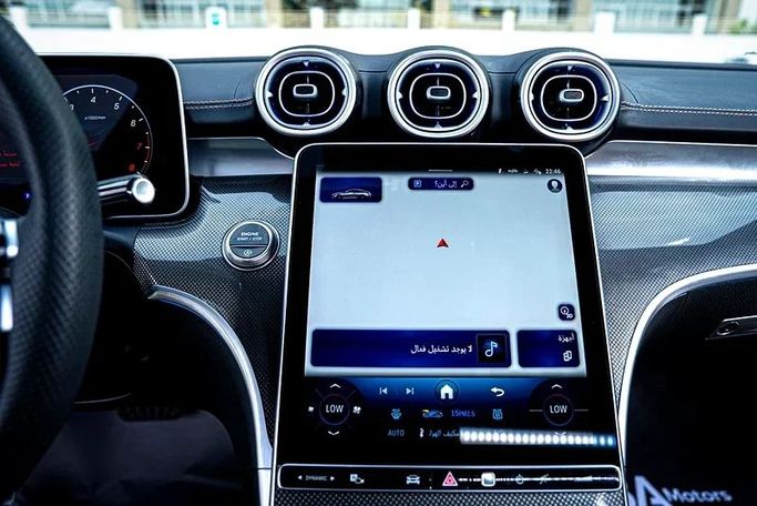 Подержанный Mercedes-Benz CLE 200, 2.0 л, 2025 в Дубае от MBA Motors Белый цвет. Other | AUTO.AE