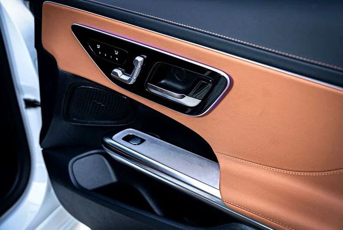Подержанный Mercedes-Benz CLE 200, 2.0 л, 2025 в Дубае от MBA Motors Белый цвет. Other | AUTO.AE