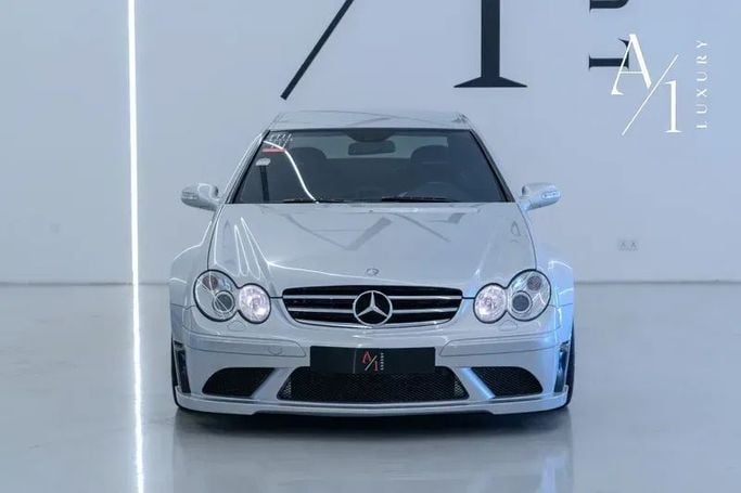 Подержанный Mercedes-Benz CLK-Class AMG 63 AMG II (W209) Рестайлинг, 6.2 л, 2008 в Дубае от A1 Luxury Motors Серебристый цвет. GCC | AUTO.AE