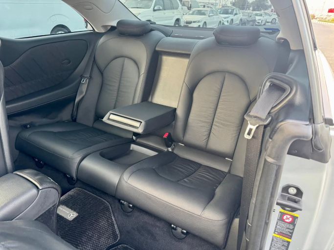 Подержанный Mercedes-Benz CLK-Class 350 II (W209) Рестайлинг, 3.5 л, 2007 в Дубае от Saeed Auto Серебристый цвет. Японская | AUTO.AE