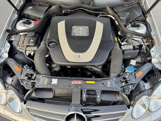 Подержанный Mercedes-Benz CLK-Class 350 II (W209) Рестайлинг, 3.5 л, 2007 в Дубае от Saeed Auto Серебристый цвет. Японская | AUTO.AE