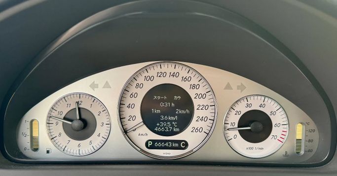 Подержанный Mercedes-Benz CLK-Class 350 II (W209) Рестайлинг, 3.5 л, 2007 в Дубае от Saeed Auto Серебристый цвет. Японская | AUTO.AE