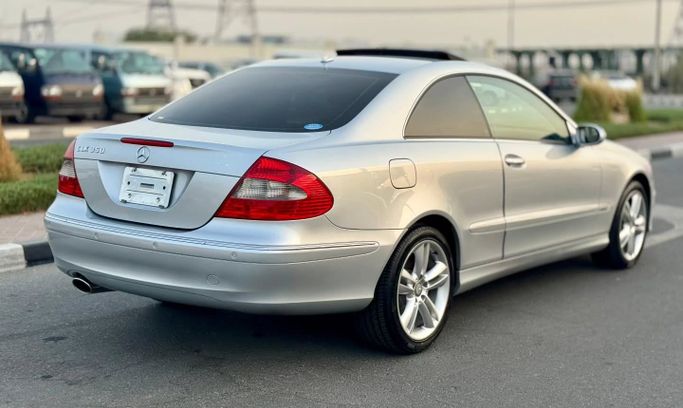 Подержанный Mercedes-Benz CLK-Class 350 II (W209) Рестайлинг, 3.5 л, 2007 в Дубае от Saeed Auto Серебристый цвет. Японская | AUTO.AE