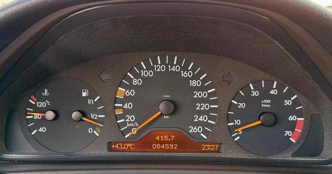 Used Mercedes-Benz CLK-Class 320 I (W208), 3.2 l, 1999 in Dubai by Saeed Auto, Silver color. Japanese Specs | AUTO.AE