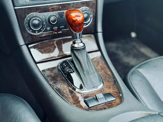 Подержанный Mercedes-Benz CLK-Class 350 II (W209) Рестайлинг, 3.5 л, 2008 в Дубае от Mirza Automobile FZE Черный цвет. Японская | AUTO.AE