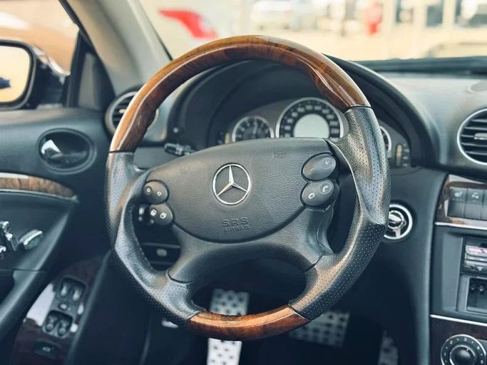 Подержанный Mercedes-Benz CLK-Class 350 II (W209) Рестайлинг, 3.5 л, 2008 в Дубае от Mirza Automobile FZE Черный цвет. Японская | AUTO.AE