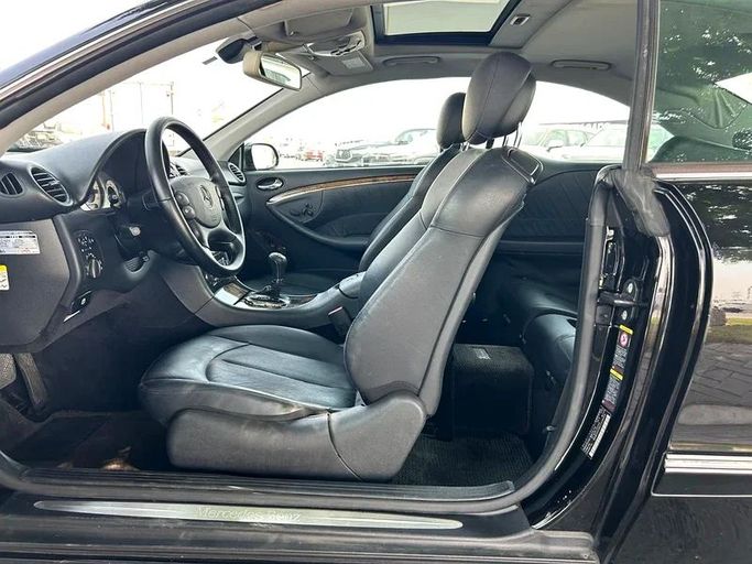 Подержанный Mercedes-Benz CLK-Class 350 II (W209) Рестайлинг, 3.5 л, 2008 в Дубае от Mirza Automobile FZE Черный цвет. Японская | AUTO.AE