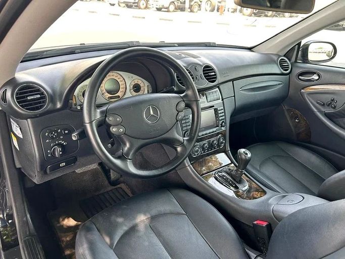 Подержанный Mercedes-Benz CLK-Class 350 II (W209) Рестайлинг, 3.5 л, 2008 в Дубае от Mirza Automobile FZE Черный цвет. Японская | AUTO.AE