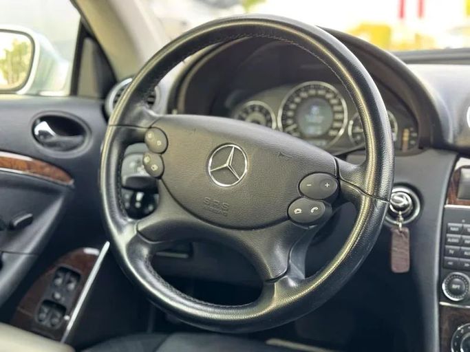 Подержанный Mercedes-Benz CLK-Class 350 II (W209) Рестайлинг, 3.5 л, 2007 в Дубае от Mirza Automobile FZE Серебристый цвет. Японская | AUTO.AE