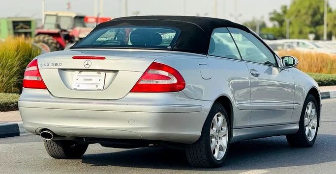 Подержанный Mercedes-Benz CLK-Class 350 II (W209) Рестайлинг, 3.5 л, 2007 в Дубае от Mirza Automobile FZE Серебристый цвет. Японская | AUTO.AE