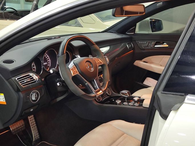 Подержанный Mercedes-Benz CLS AMG 63 AMG II (W218), 5.5 л, 2014 в Дубае от STAR COLLECTION LLC Белый цвет. Японская | AUTO.AE
