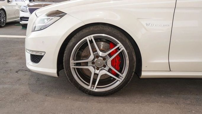 Used Mercedes-Benz CLS AMG 63 AMG II (W218), 5.5 l, 2012 in Dubai by Ibitisam Motors, White color.  | AUTO.AE