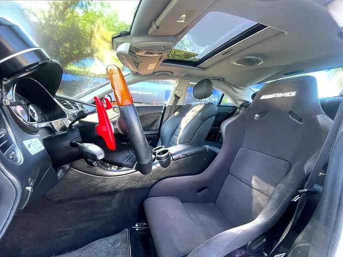 Подержанный Mercedes-Benz CLS AMG 55 AMG I (C219), 5.4 л, 2005 в Дубае от Andaleeb Cars Серебристый цвет. Японская | AUTO.AE