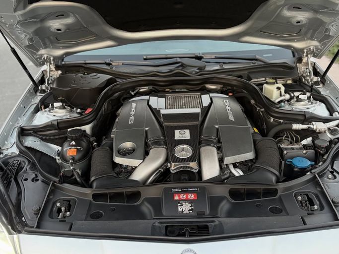 Подержанный Mercedes-Benz CLS AMG 63 AMG II (W218), 5.5 л, 2011 в Дубае от Japan Motors Серебристый цвет. Other | AUTO.AE