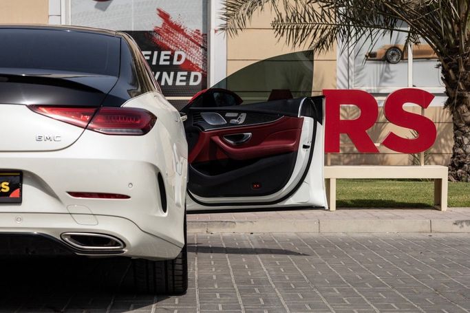 Used Mercedes-Benz CLS 450 III (C257) Facelift, 3.0 l, 2022 in Dubai by Linda Cars, White color. GCC Specs | AUTO.AE
