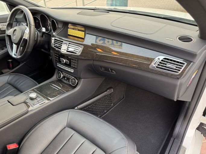 Подержанный Mercedes-Benz CLS 350 II (C218), 3.5 л, 2012 в Дубае от Saeed Auto Белый цвет. Японская | AUTO.AE