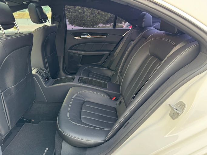 Подержанный Mercedes-Benz CLS 350 II (C218), 3.5 л, 2012 в Дубае от Saeed Auto Белый цвет. Японская | AUTO.AE