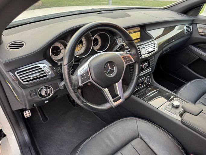 Подержанный Mercedes-Benz CLS 350 II (C218), 3.5 л, 2012 в Дубае от Saeed Auto Белый цвет. Японская | AUTO.AE