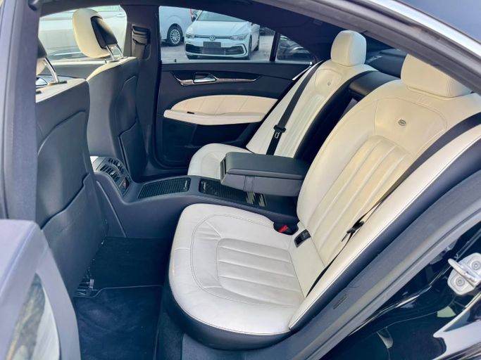 Подержанный Mercedes-Benz CLS 350 II (C218), 3.5 л, 2012 в Дубае от Saeed Auto Черный цвет. Японская | AUTO.AE
