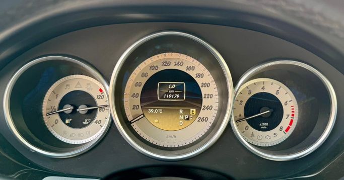 Подержанный Mercedes-Benz CLS 350 II (C218), 3.5 л, 2012 в Дубае от Saeed Auto Черный цвет. Японская | AUTO.AE