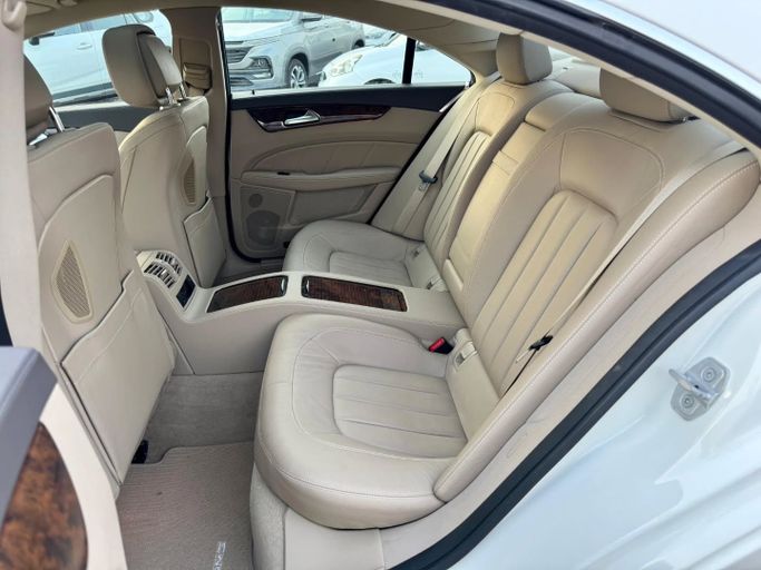 Подержанный Mercedes-Benz CLS 550 II (C218), 4.7 л, 2012 в Дубае от Saeed Auto Белый цвет. Японская | AUTO.AE