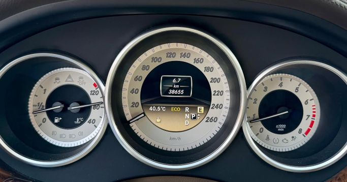 Подержанный Mercedes-Benz CLS 550 II (C218), 4.7 л, 2012 в Дубае от Saeed Auto Белый цвет. Японская | AUTO.AE