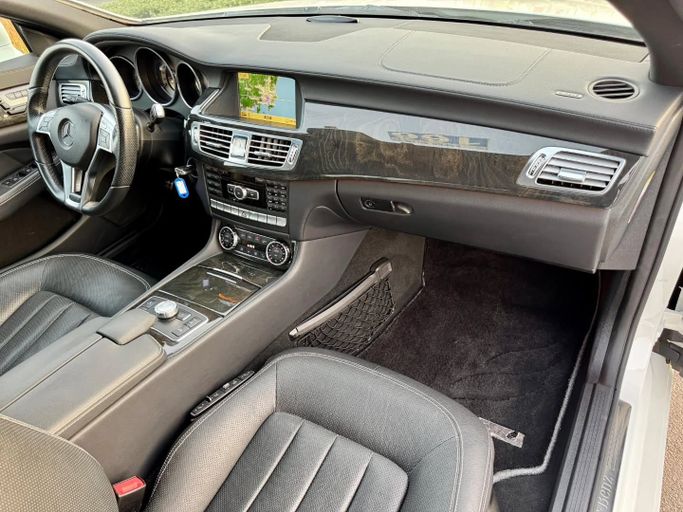 Подержанный Mercedes-Benz CLS 350 II (C218), 3.5 л, 2012 в Дубае от Saeed Auto Белый цвет. Японская | AUTO.AE