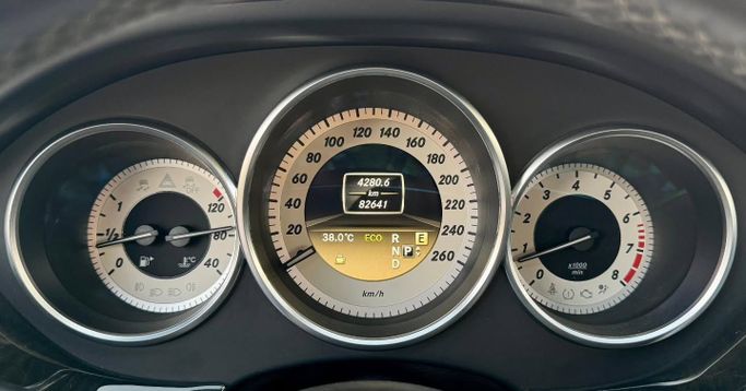 Подержанный Mercedes-Benz CLS 350 II (C218), 3.5 л, 2012 в Дубае от Saeed Auto Белый цвет. Японская | AUTO.AE