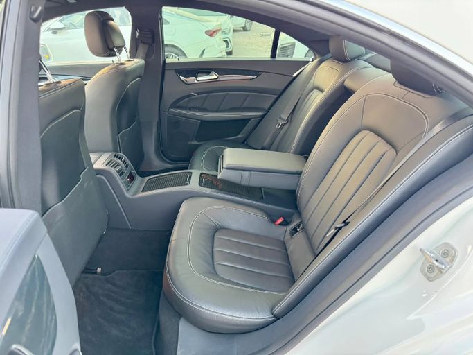 Used Mercedes-Benz CLS 550 II (C218) Facelift, 4.7 l, 2016 in Dubai by Saeed Auto, White color. Japanese Specs | AUTO.AE