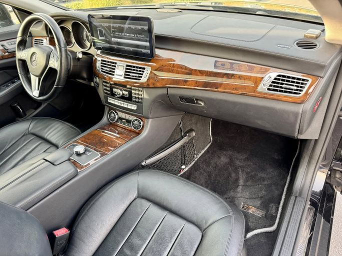 Used Mercedes-Benz CLS 350 II (C218), 3.5 l, 2014 in Dubai by Saeed Auto, Black color. Japanese Specs | AUTO.AE