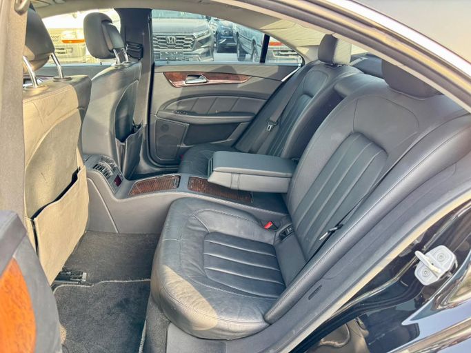 Used Mercedes-Benz CLS 350 II (C218), 3.5 l, 2014 in Dubai by Saeed Auto, Black color. Japanese Specs | AUTO.AE