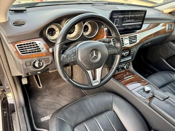 Used Mercedes-Benz CLS 350 II (C218), 3.5 l, 2014 in Dubai by Saeed Auto, Black color. Japanese Specs | AUTO.AE