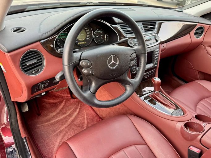 Подержанный Mercedes-Benz CLS 350 I (C219), 3.5 л, 2007 в Дубае от Saeed Auto Бордовый цвет. Японская | AUTO.AE