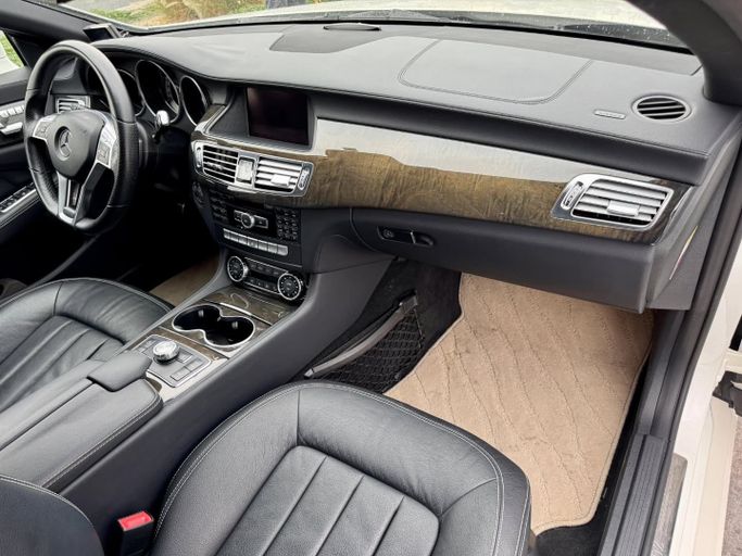 Used Mercedes-Benz CLS 350 II (C218), 3.5 l, 2012 in Dubai by Saeed Auto, White color. Japanese Specs | AUTO.AE