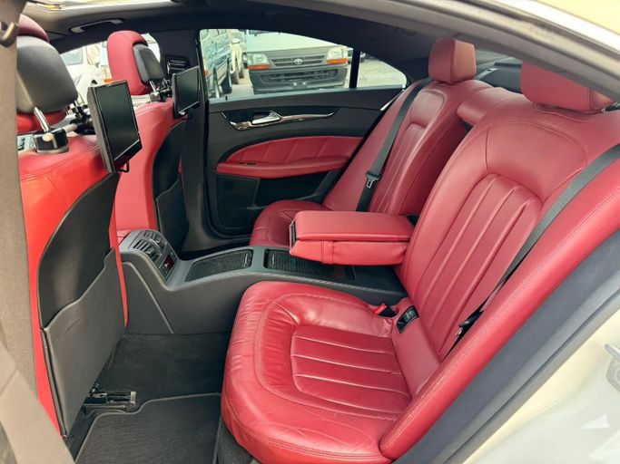 Used Mercedes-Benz CLS 350 II (C218), 3.5 l, 2014 in Dubai by Saeed Auto, White color. Japanese Specs | AUTO.AE