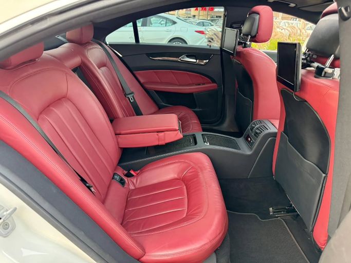 Used Mercedes-Benz CLS 350 II (C218), 3.5 l, 2014 in Dubai by Saeed Auto, White color. Japanese Specs | AUTO.AE