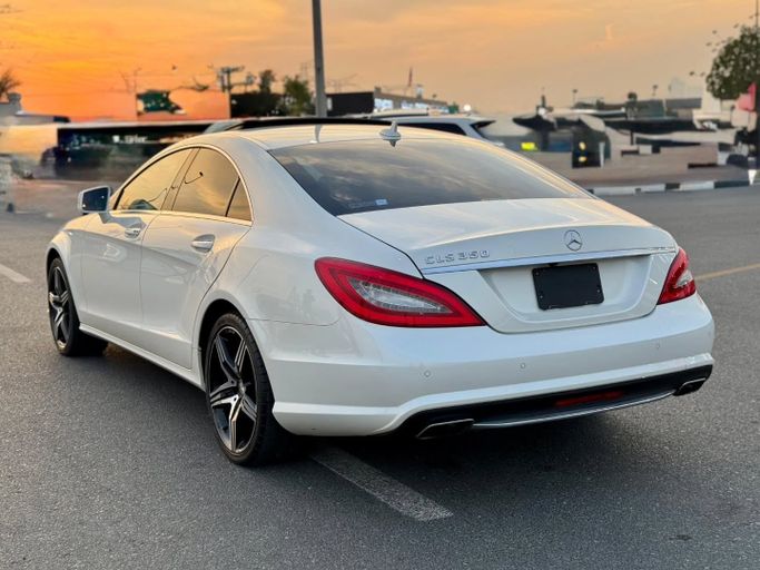 Used Mercedes-Benz CLS 350 II (C218), 3.5 l, 2014 in Dubai by Saeed Auto, White color. Japanese Specs | AUTO.AE
