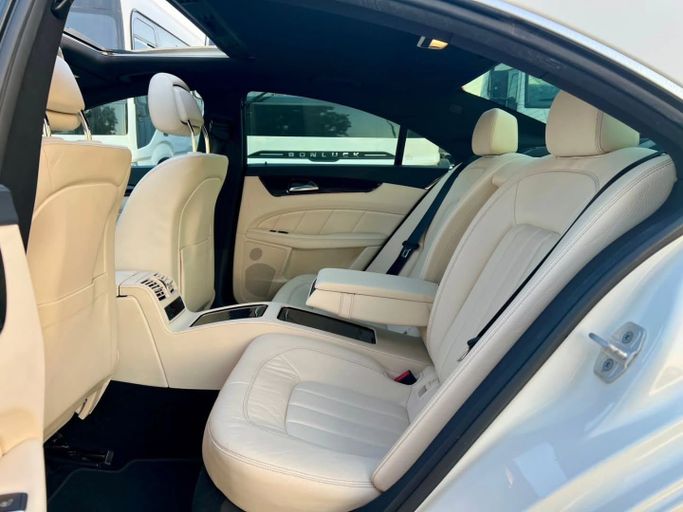 Used Mercedes-Benz CLS 400 II (C218) Facelift, 3.0 l, 2016 in Dubai by Saeed Auto, White color. Japanese Specs | AUTO.AE