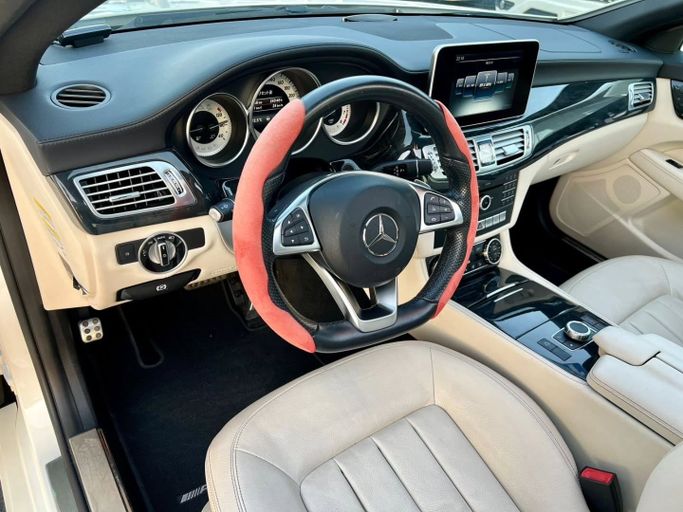 Used Mercedes-Benz CLS 400 II (C218) Facelift, 3.0 l, 2016 in Dubai by Saeed Auto, White color. Japanese Specs | AUTO.AE